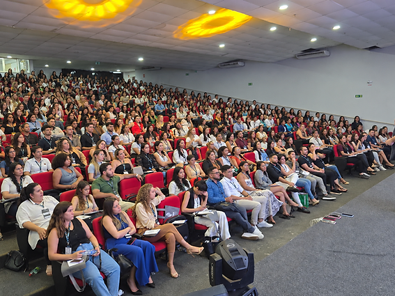 Auditório do V CONFITO — palestrante em apresentação