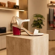 Chattawak Damen Sandalette Weiß – roten Blockabsatz, elegante Riemchensandale