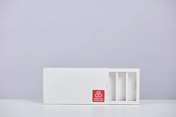 Box with divider insert