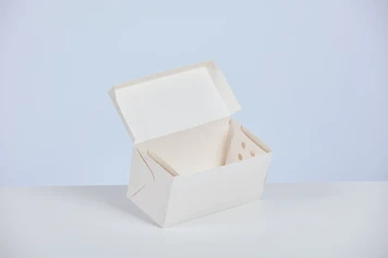 Hinged-lid carton