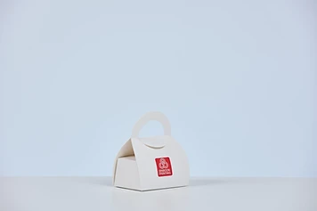 Compact handle carton