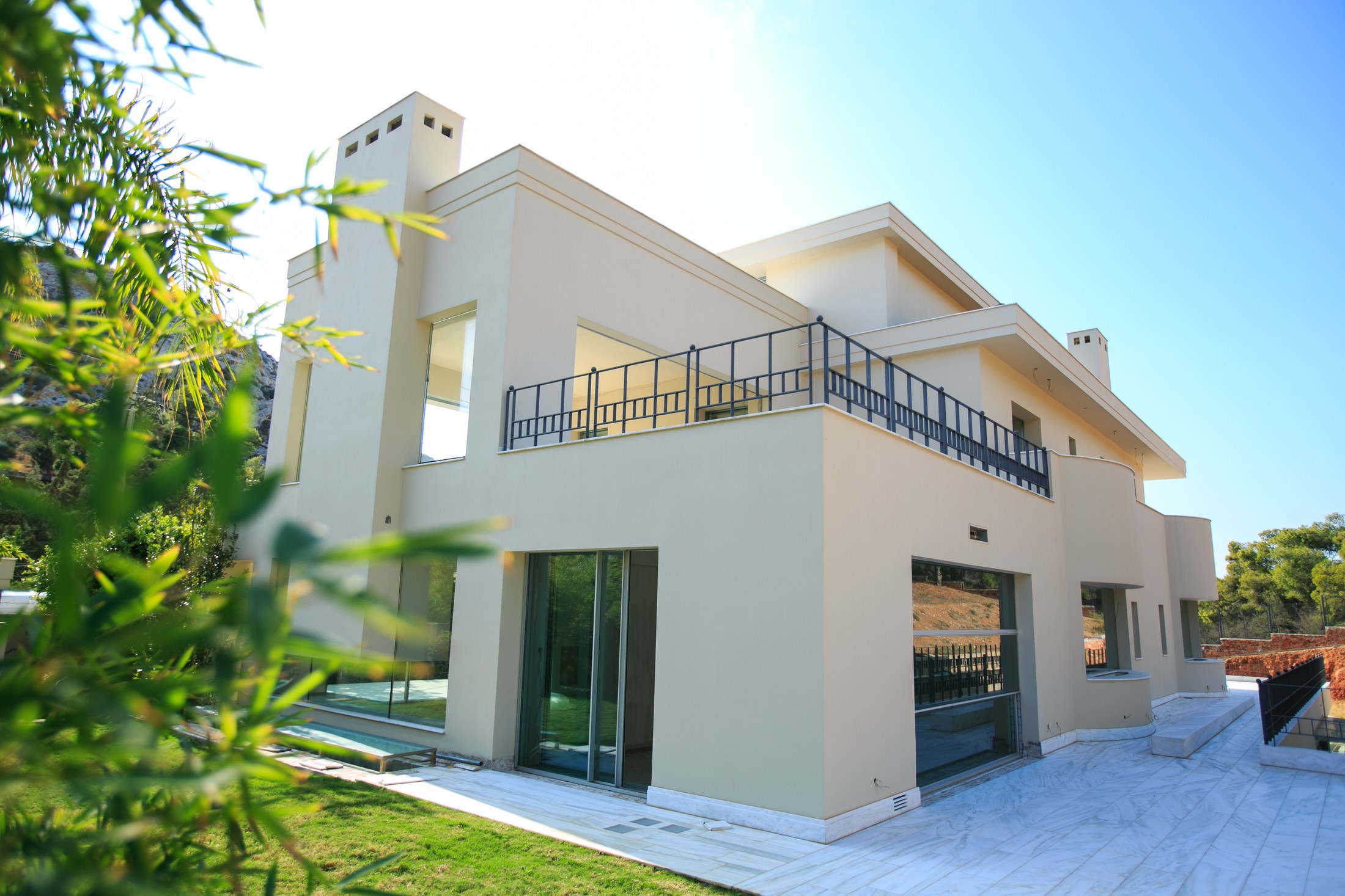 The Vouliagmeni estate and its Riviera setting