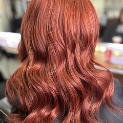Copper red wavy hair by LNI Hairdesign