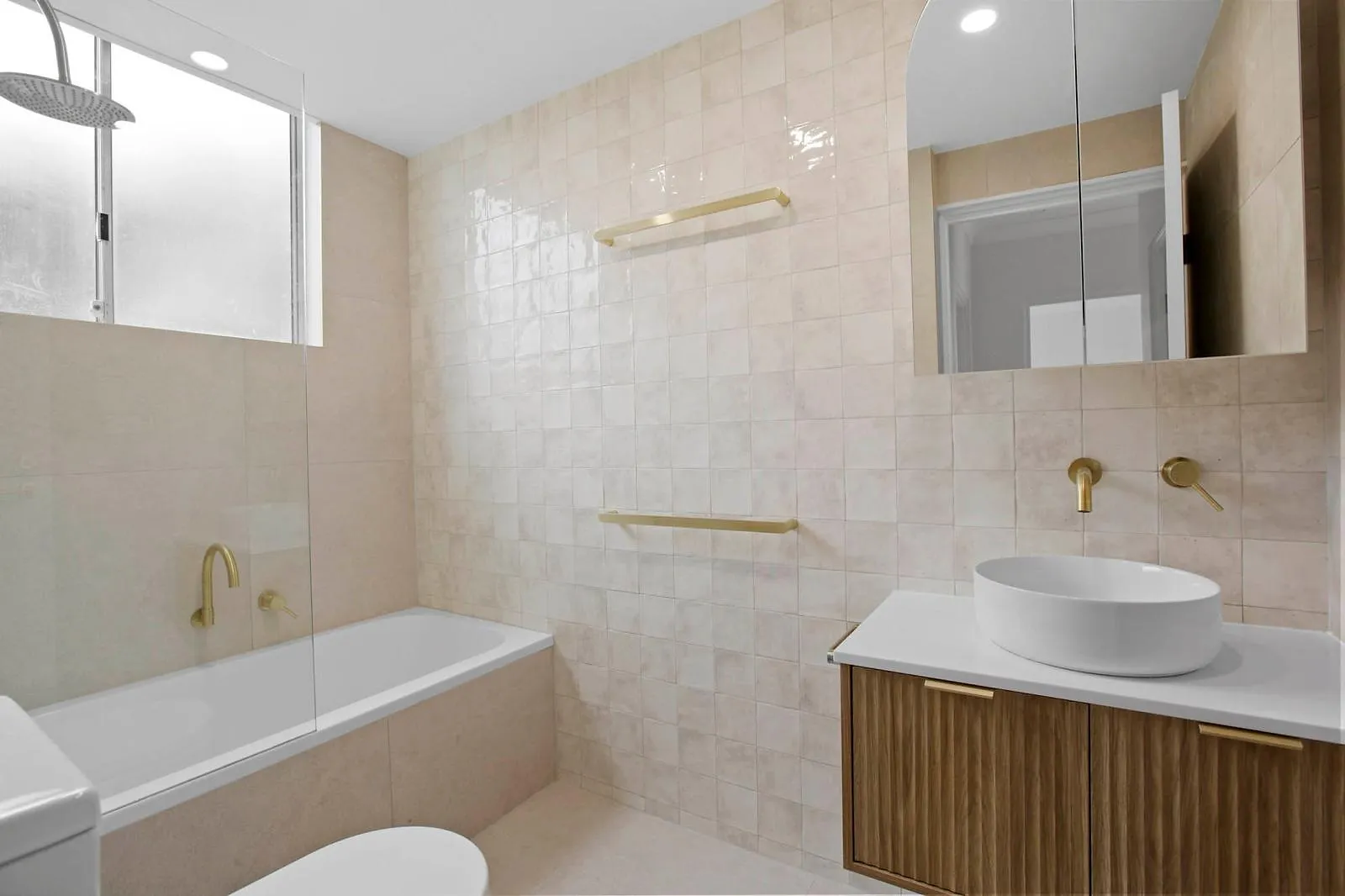 Newly Renovated Apartment, Moments to Coogee Beach — Kidman St, Coogee, photo 5 of 6