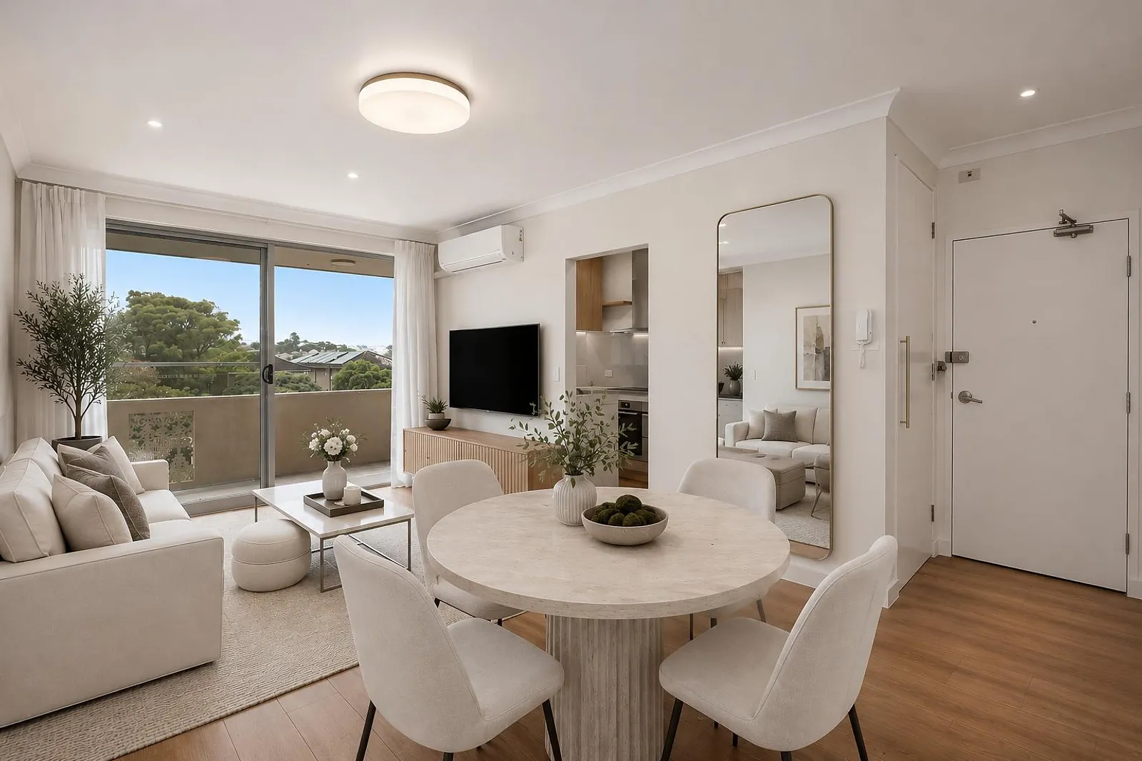 Newly Renovated Apartment, Moments to Coogee Beach — Kidman St, Coogee, photo 1 of 6