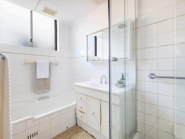 Kidman St Bathroom renovation — before