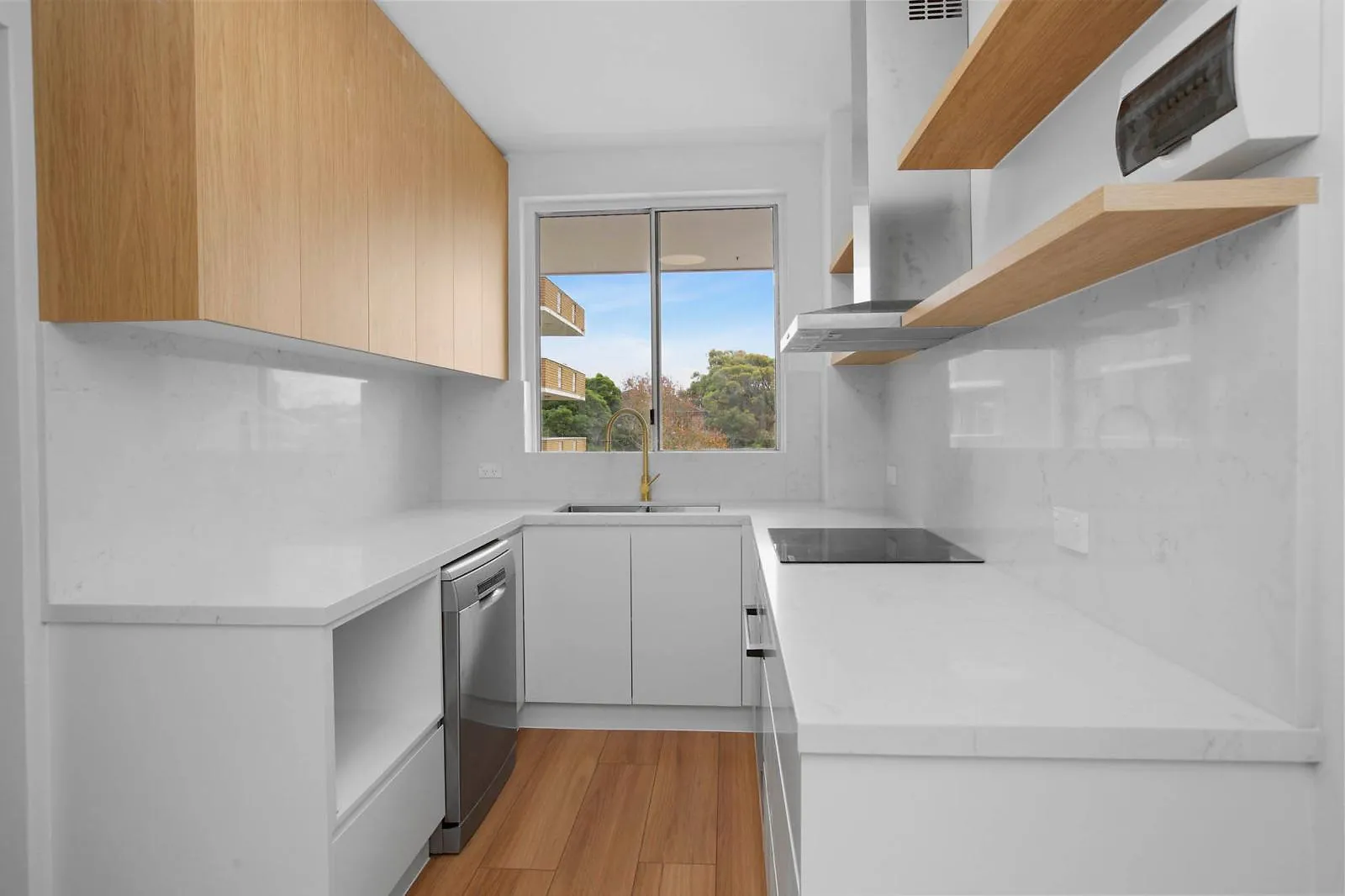 Newly Renovated Apartment, Moments to Coogee Beach — Kidman St, Coogee, photo 2 of 6