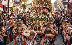 Festival Pawai Budaya: Merawat Tradisi di Tengah Modernisasi
