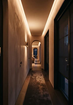 Pasillo domótico con iluminación de covija