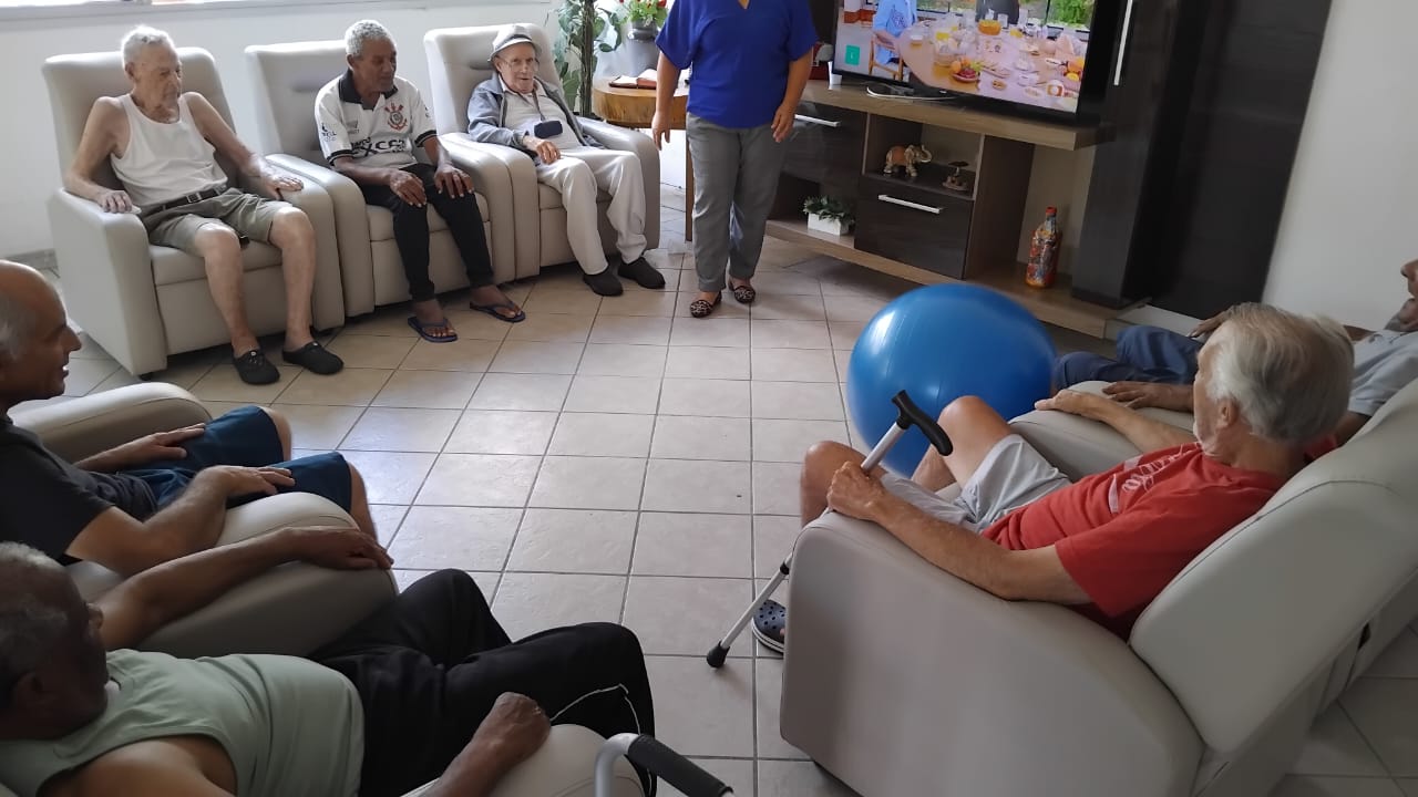 Atividade de estimulação cognitiva em grupo na CAIFA