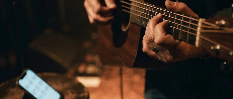 Live music scene — warm amber stage light