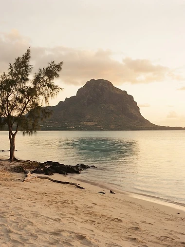 Glassy lagoons & volcanic peaks, Mauritius