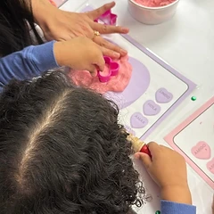 Playdough hearts — Spanish words