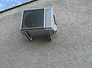 Unité extérieure Daikin SkyAir fixée sur mur beige