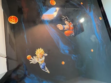 Sol résine personnalisée après travaux — motif Dragon Ball Z sous finition brillante