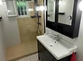 Salle de bain après travaux — finition Mortex minérale, douche à l'italienne