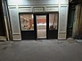 Étape 8 — façade vitrine de la boulangerie la nuit