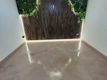 Mur en Mortex effet bois avec végétal stabilisé et éclairage LED intégré