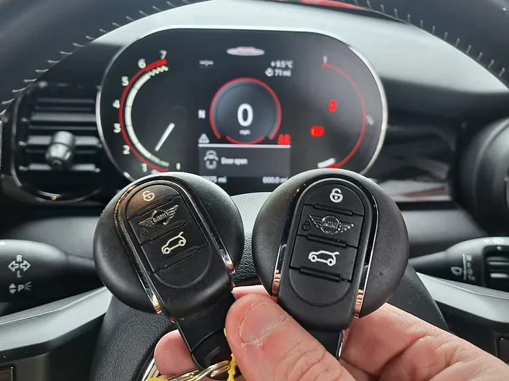 MINI: Two keyless fobs programmed