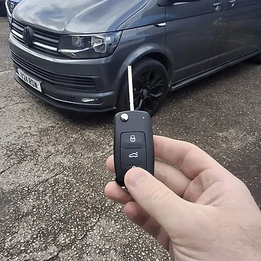 Volkswagen Transporter – Replacement flip key cut and programmed on site