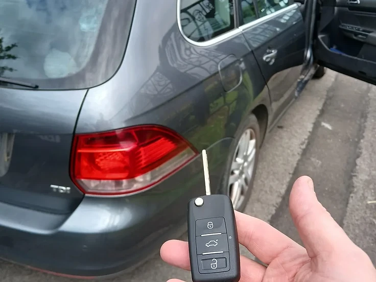 Volkswagen Golf Estate: Replacement flip key programmed
