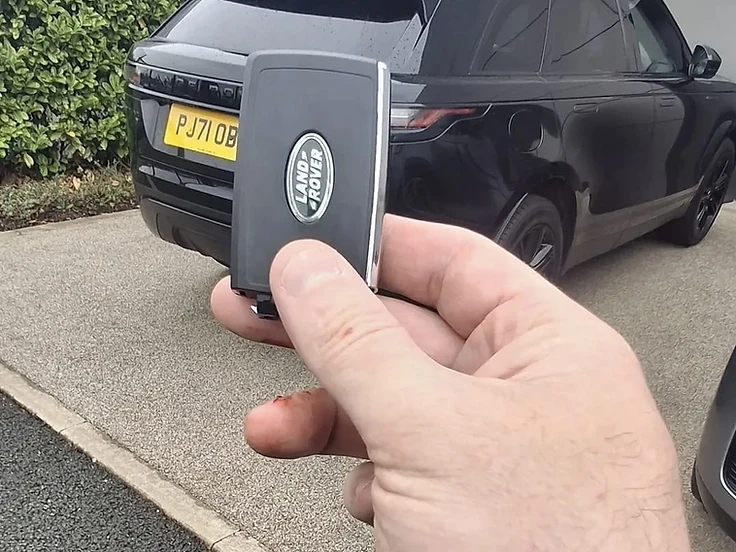 Range Rover Velar: New smart key coded and handed over