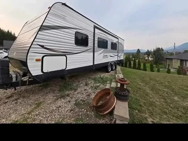 2017 Coleman 26 foot Bunkhouse travel trailer, image 1 of 7