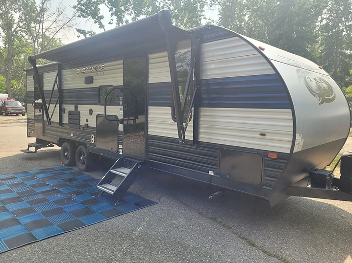 2021 Grey Wolf 26 foot Bunkhouse travel trailer, image 1 of 10