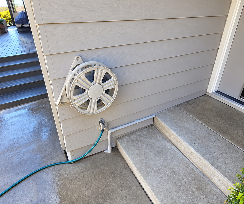 Sacramento home siding after low-pressure soft washing