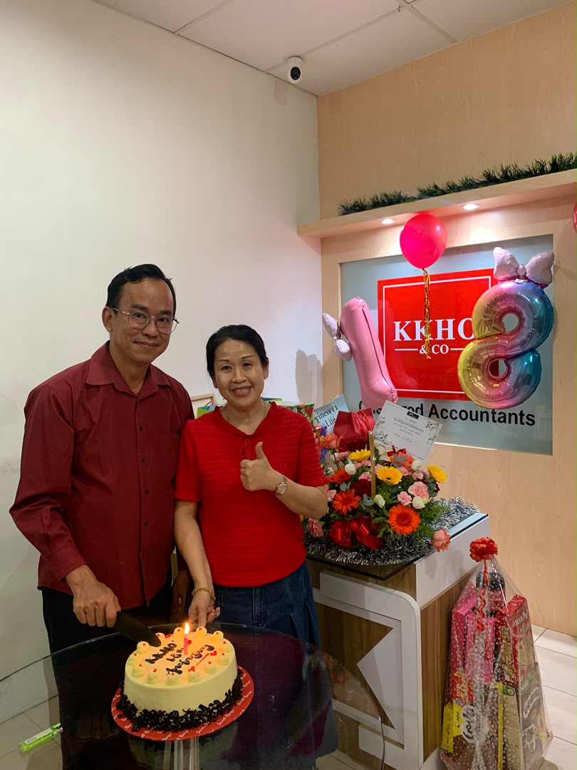 KKHO 18th anniversary cake cutting