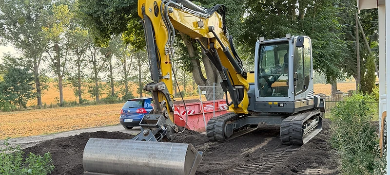 Geländemodellierung & Rückbau Poolumrandung – Werneuchen