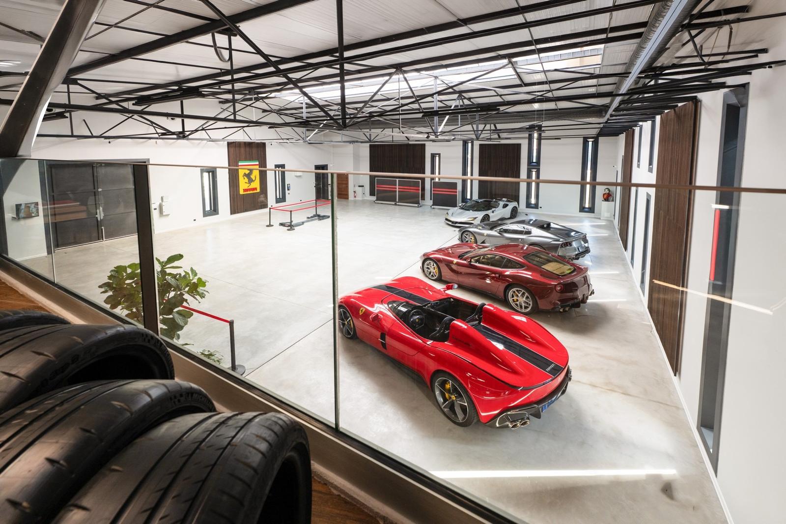 Show-room de prestige entièrement rénové à 90 km de Paris