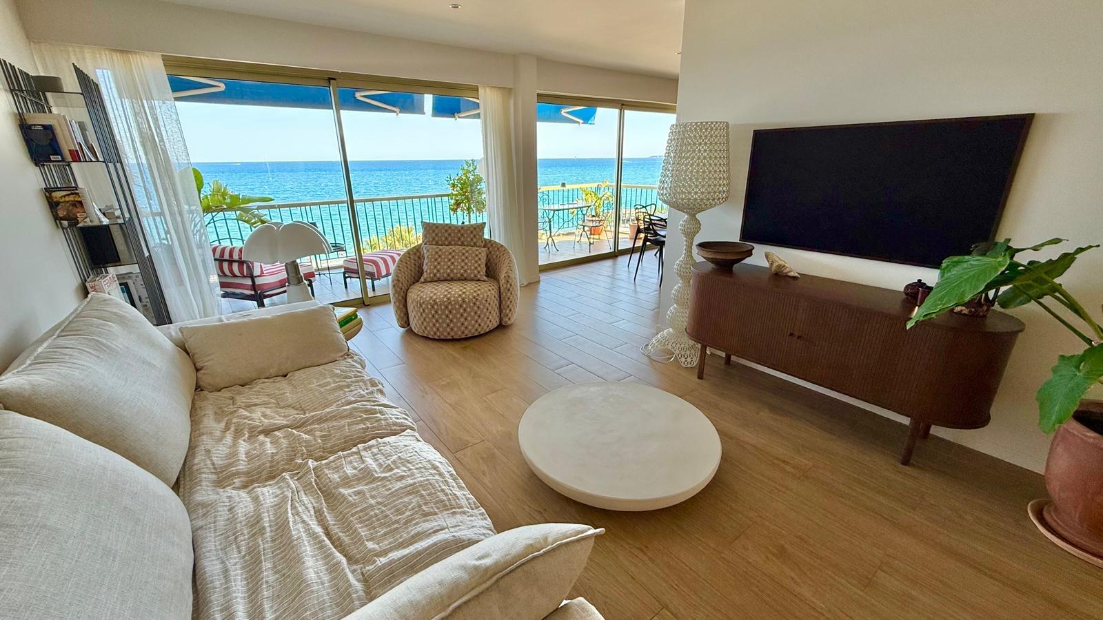 Appartement traversant vue mer à Cagnes-sur-Mer