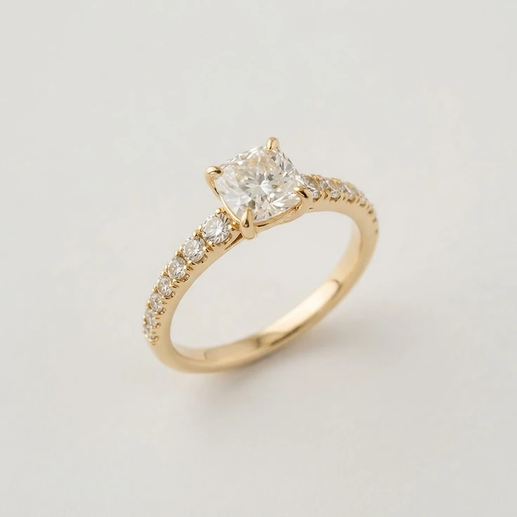 Graduated Pavé Band