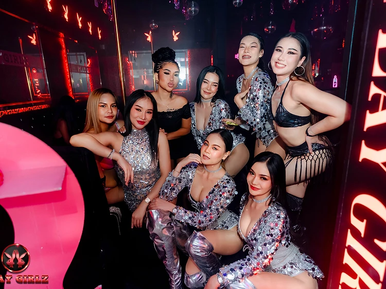 Play Girlz Pattaya team and performers at the Pattaya nightclub