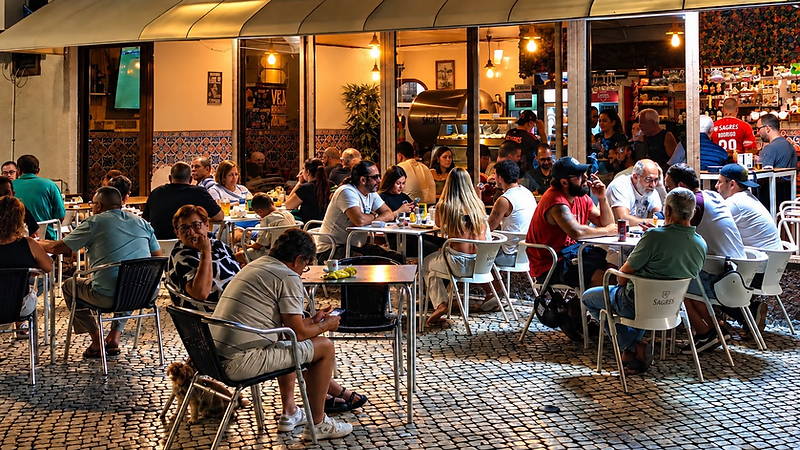 Esplanada da Fridoce ao fim da tarde