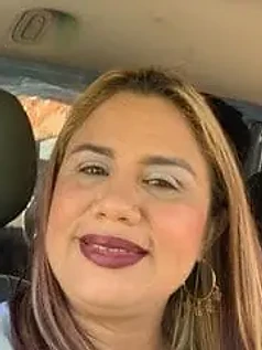 Yeccis Dayana García Brito (Day Garcia, Daya Garcia), blonde woman smiling in a car, linked to the Jeifri Oropeza romance scam, Palo Negro, Valencia, Venezuela Scam, Estafa