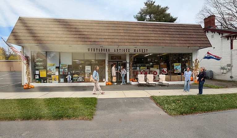 The Wurtsboro Antique Market storefront at 86 Sullivan St in Wurtsboro, New York