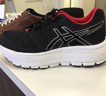 Athletic shoe with a built-up midsole lift matched to the original tread
