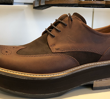 Leather casual shoe with a full-length external sole lift added