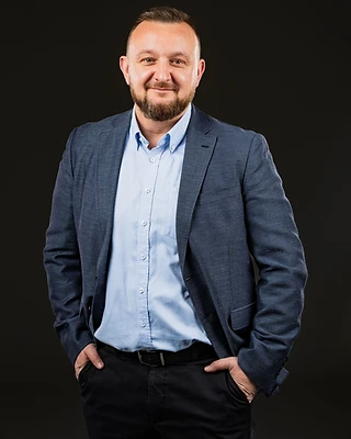 Professional portrait of Carl Hyde