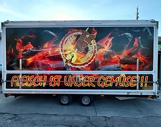 Grillanhänger mit Feuer- und Glutmotiv – Projektansicht
