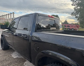 RAM 1500 mit dunkler Scheibentönung – Projektansicht