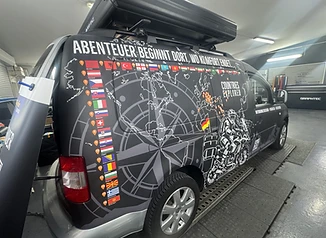 Reisecamper im Abenteuer-Design