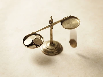 Loss Aversion: 7 Ways It Changes Your Everyday Decisions