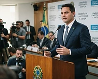 הסוף לשלטון השמאל בברזיל? פלאביו בולסונרו מנער את המערכת ומטלטל את לולה בדרך לסיבוב שני!