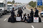 עימותים בכביש 4: מפגינים חסמו את הציר המרכזי במחאה על מעצר תלמיד ישיבה