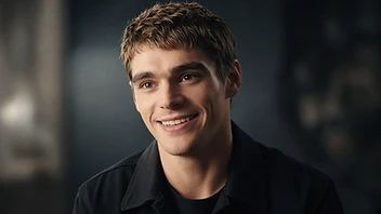 השחקן RJ Mitte, כוכב 'שובר שורות', הלך לעולמו בגיל 34 - השחקן RJ Mitte, שזכה להכרה עולמית בזכות תפקידו כוולטר וייט ג'וניור בסדרה 'שובר שורות', הלך לעולמו בגיל 34. בעוד נסיבות מותו נחקרות, פורסם כי השחקן לא זכה לצפות בגרסה הסופית של סרטו האחרון.