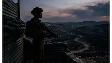 הגבול הפרוץ: מחבלים מטפסים על המוצבים שלנו – וצה"ל רק יורה באוויר?