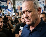 הפוליטיקה הישראלית בטירוף: בני גנץ נשבר ומאיים בפרישה – האם זה הסוף של 'המחנה הממלכתי'?!